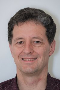Porträtfoto Roger Strebel